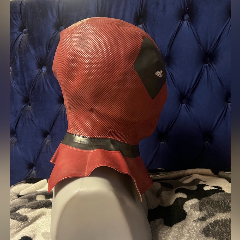 NEVER WORN!! Deadpool Mask
